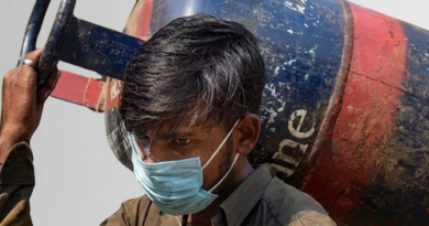 व्यावसायिक एलपीजी सिलिंडरच्या दरात १९५.५० रुपयांची वाढ; घरगुती सिलिंडरचे दर स्थिर